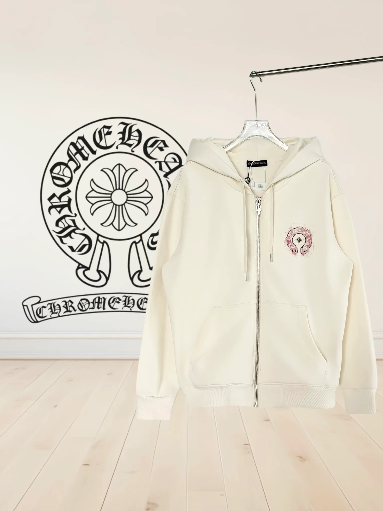 P390 [High Quality] Chrome Hearts Embroidered Horseshoe Rivets🪡+Watermark Letters‼ ️Hooded open-chest sweatshirt *Customized 420g terry cotton fabric, soft, skin-friendly and comfortable *Embroidery process: front horseshoe print + rivet embroidery *A very simple and elegant classic continuation. It is unparalleled in terms of upper body comfort, interpreting your luxury and taste, and creating your fashion style and charm. Three complete standards. Same style for men and women. 𝐂𝐎𝐋𝐎𝐔𝐑: black/light yellow 𝐒𝐈𝐙𝐄: S-XL
